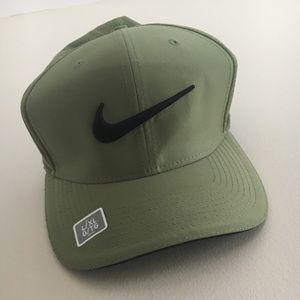 Brand New With Tags Unisex L/XL Golf Hat